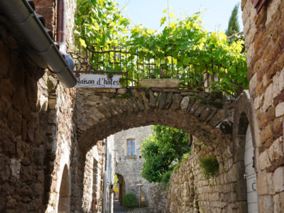 The little stone bridge